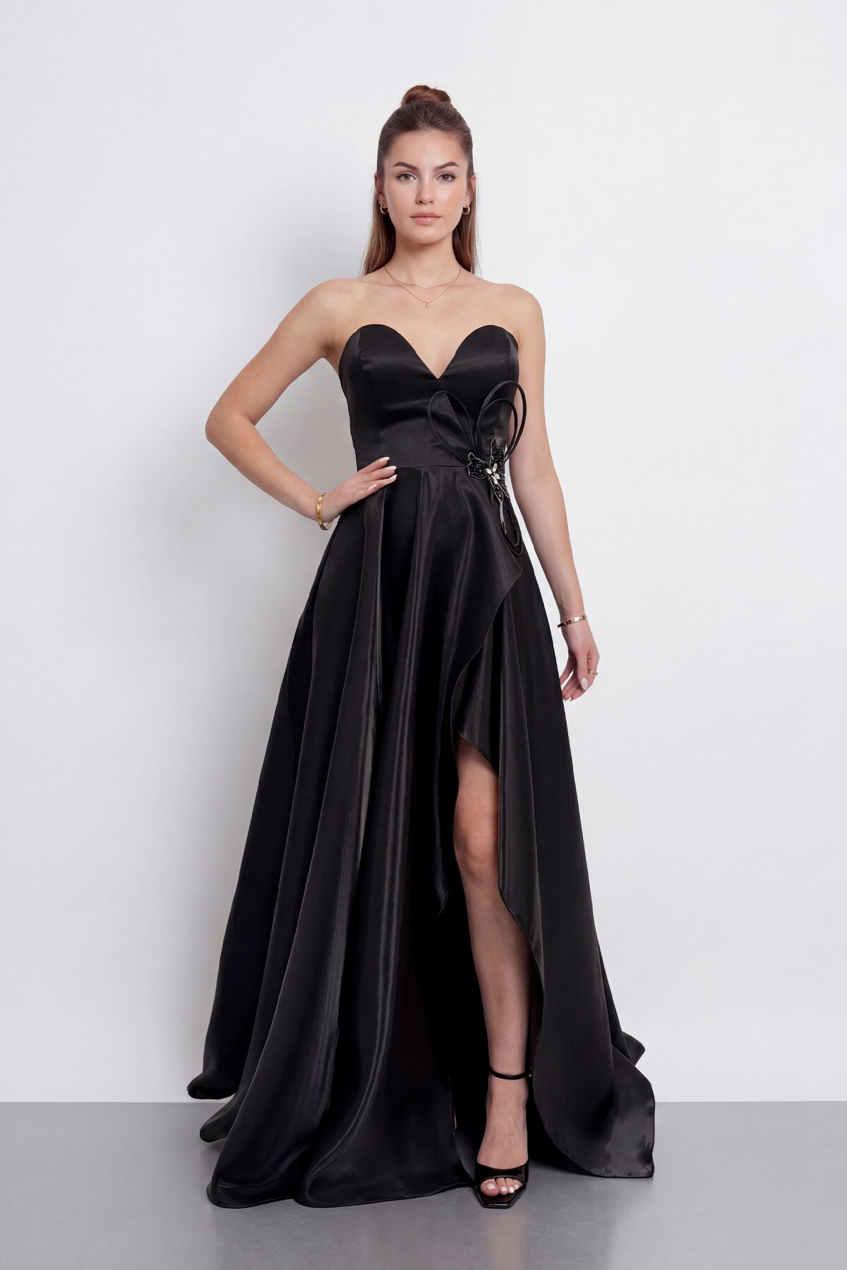 Kalp Yaka Drapeli Saten Yırtmaç Detaylı Uzun Abiye - 2087