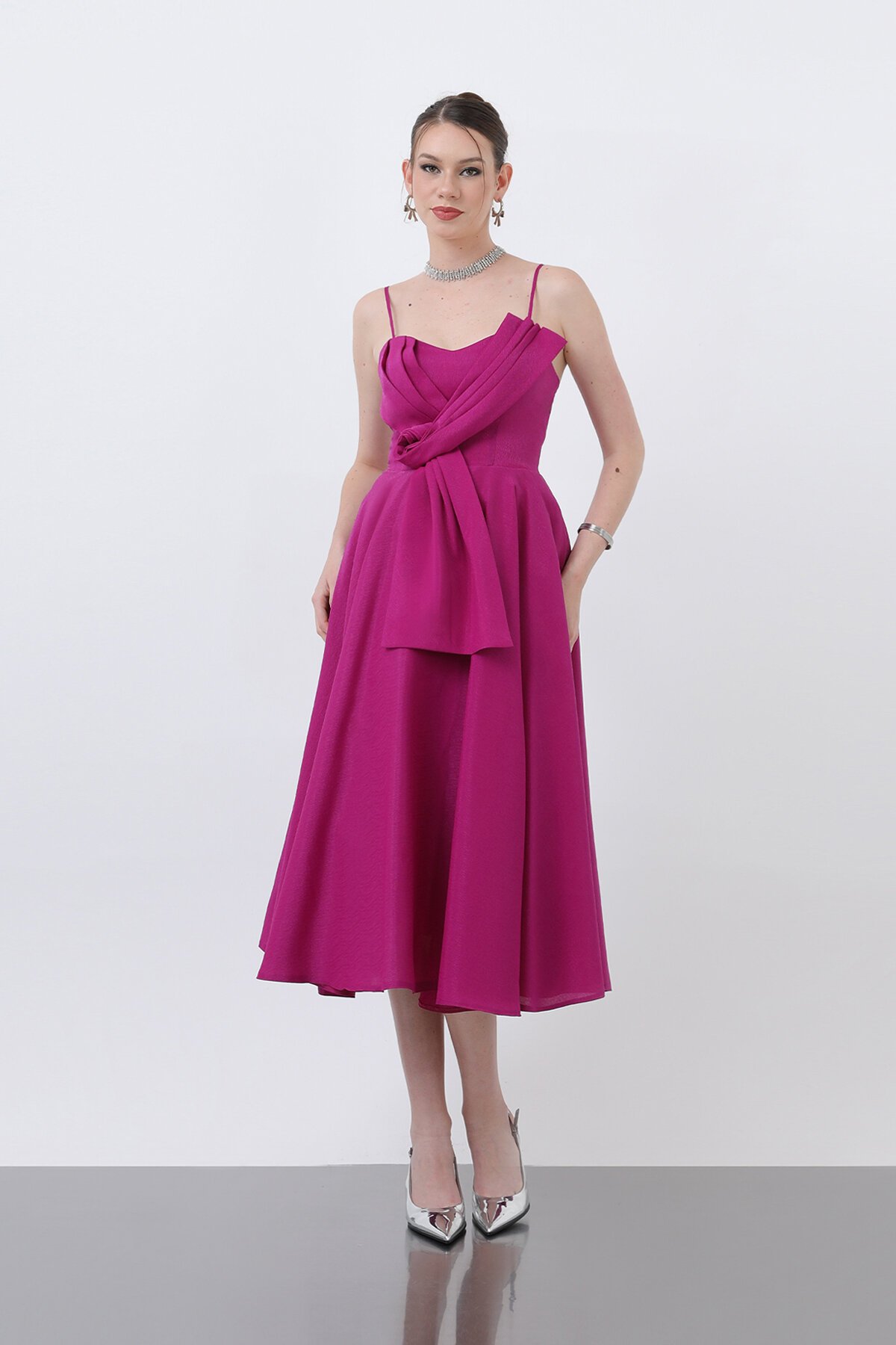 İnce Askılı Drape Detaylı Midi Elbise - 1878