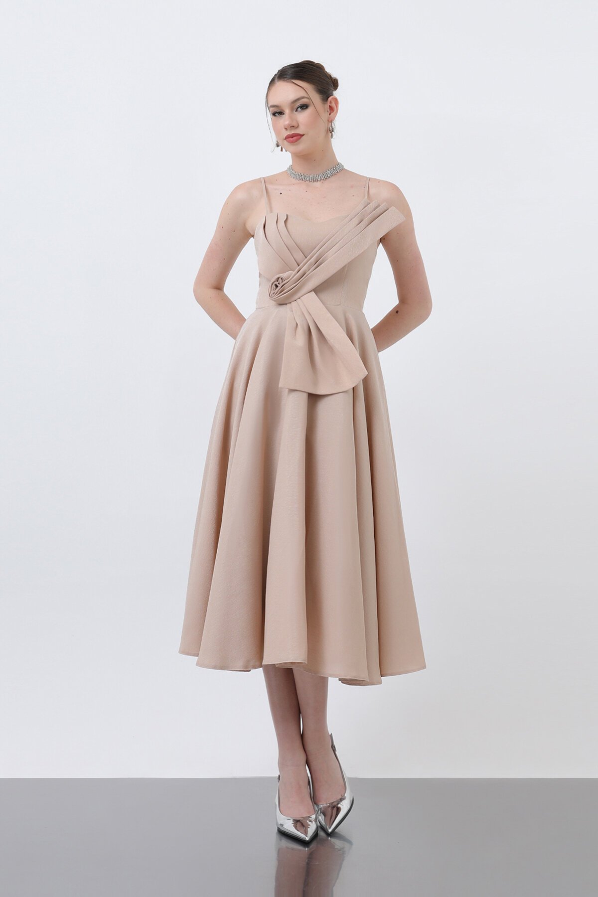 İnce Askılı Drape Detaylı Midi Elbise - 1878