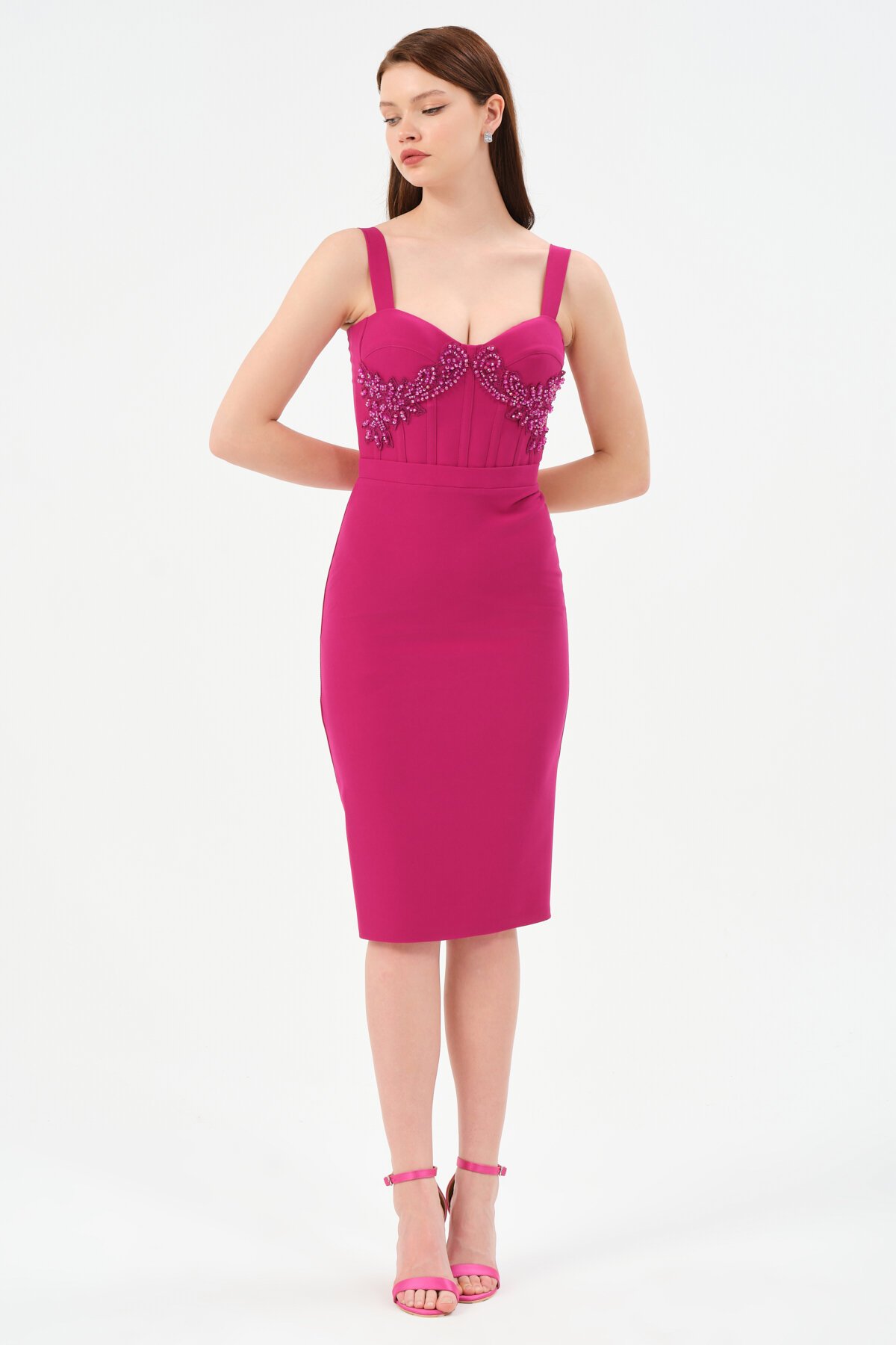 İşleme Detaylı Askılı Midi Elbise - 1536