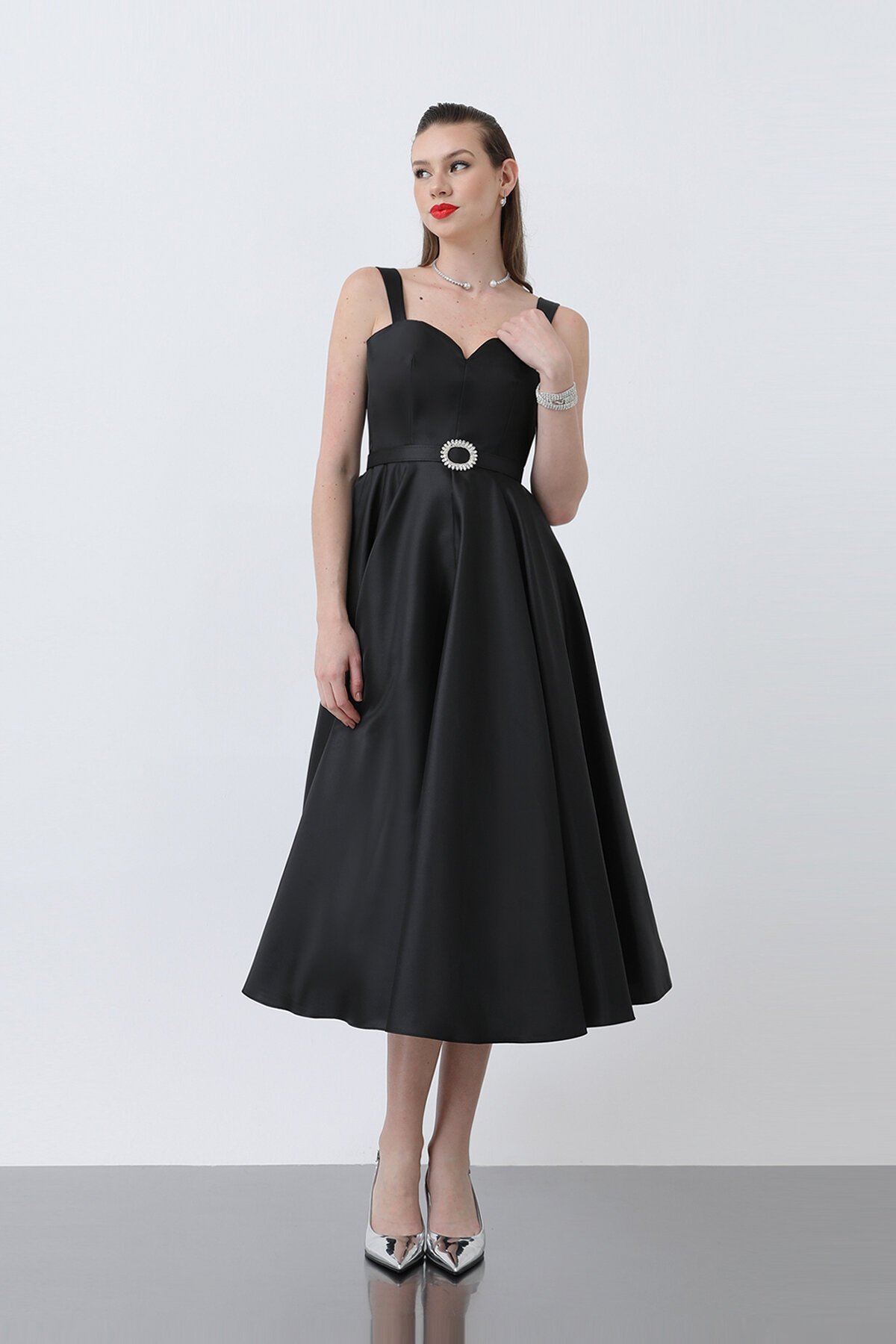 Kalp Yakalı Kemer Detaylı Midi Elbise - 1826