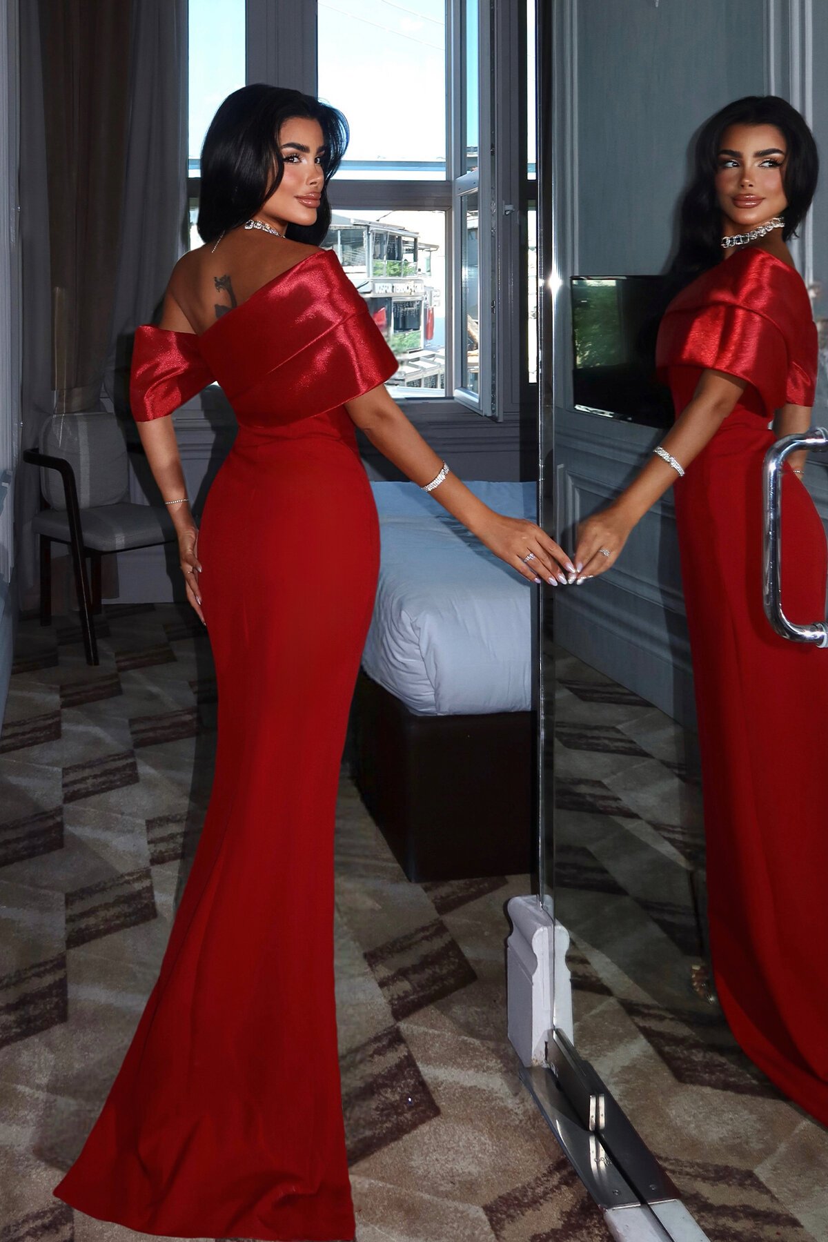 Kayık Yaka Yırtmaçlı Elbise - 1889