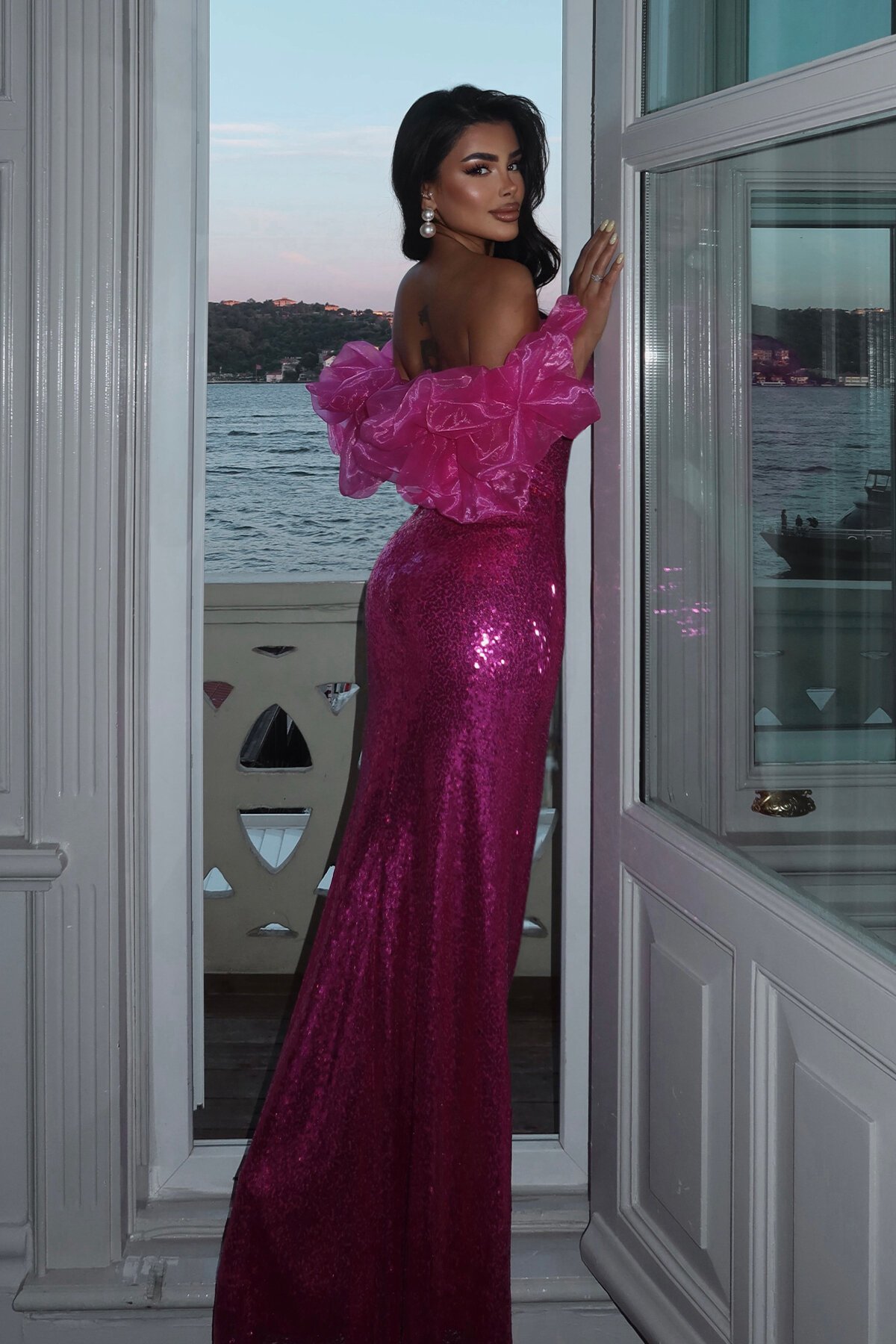 Kol Detaylı Payetli Uzun Elbise - 1720