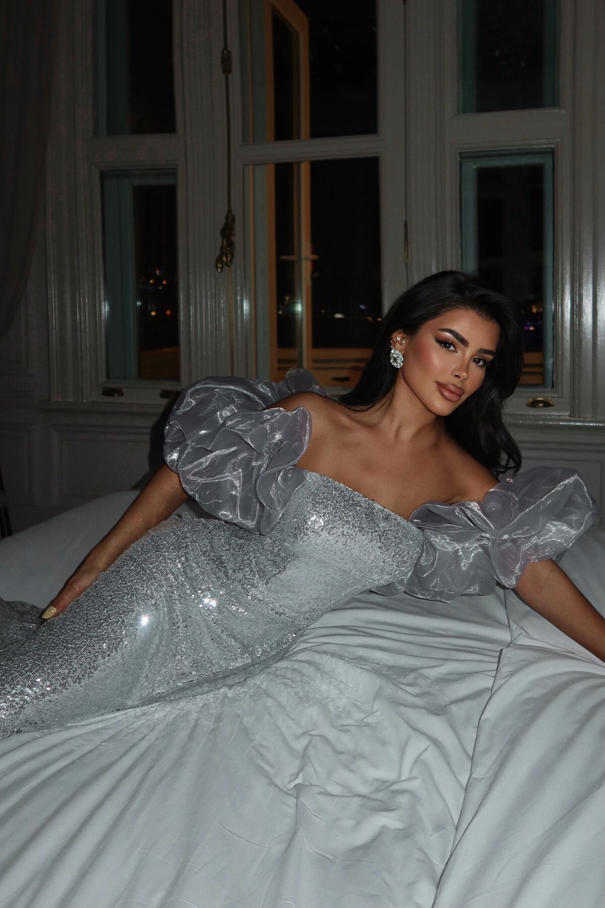 Kol Detaylı Payetli Uzun Elbise - 1720