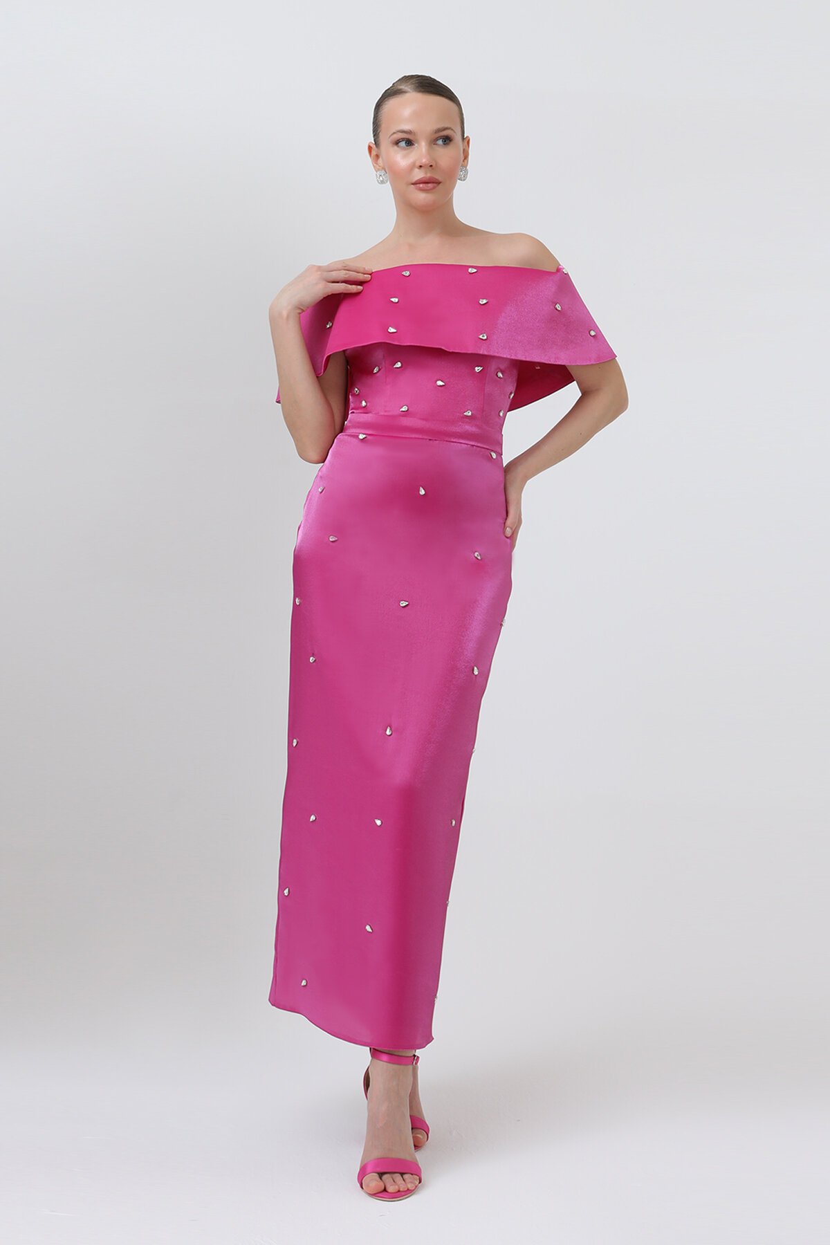 Taş İşlemeli Kayık Yakalı Elbise - 1796