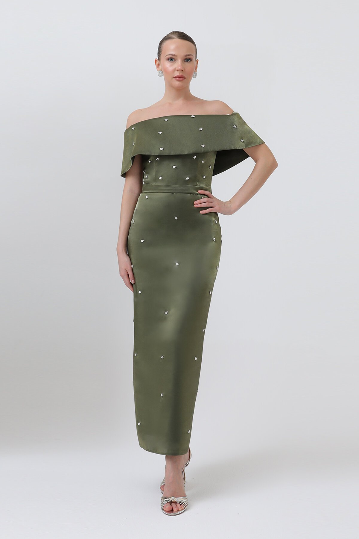 Taş İşlemeli Kayık Yakalı Elbise - 1796