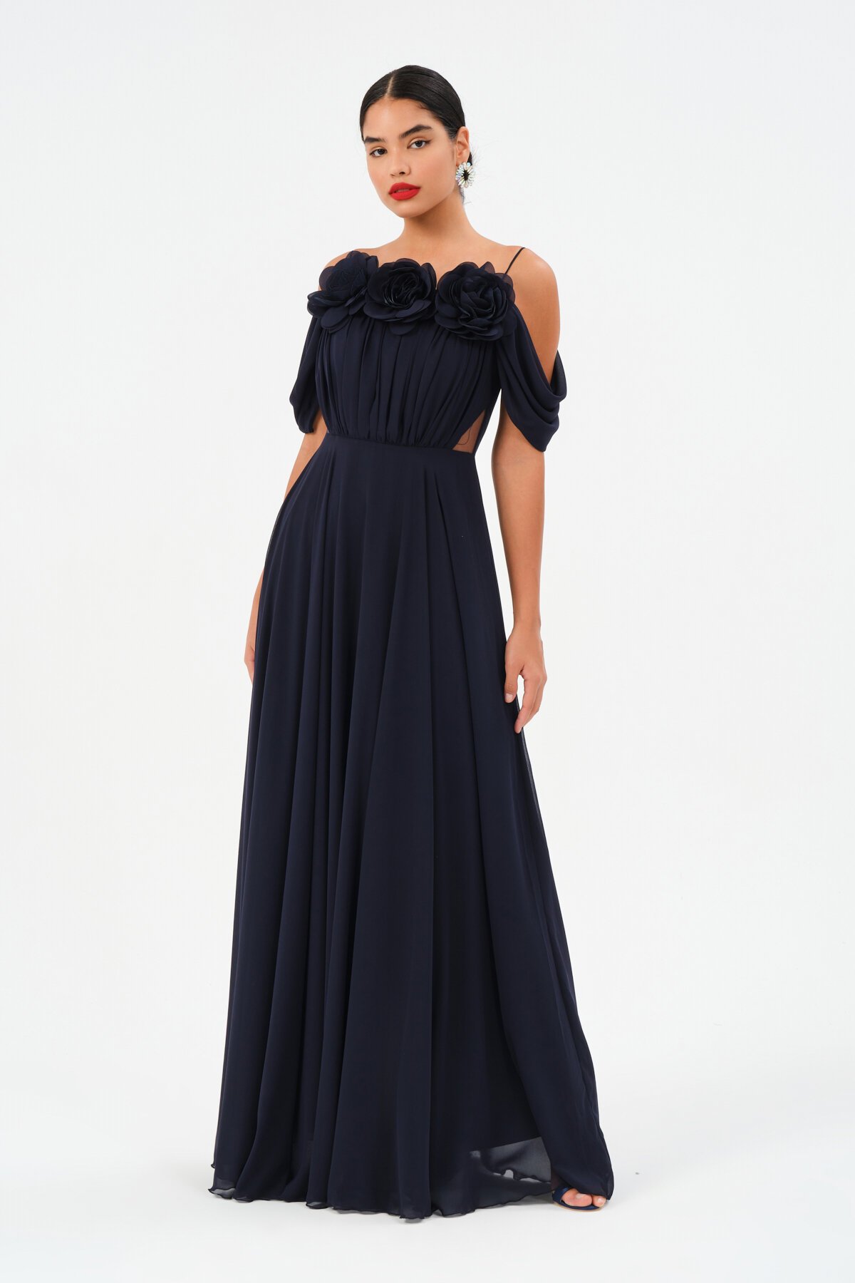 Çiçek Detaylı Omzu Düşük Elbise - 1500