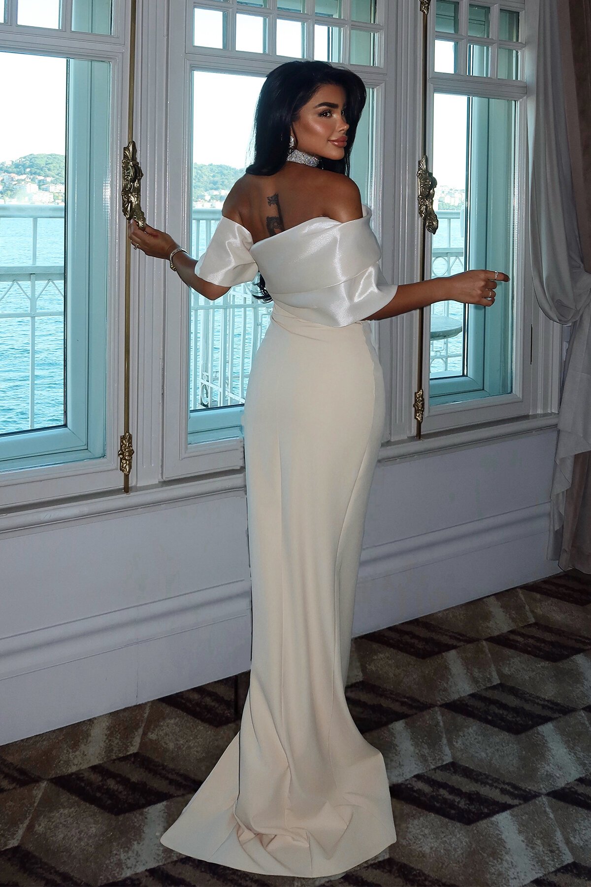 Kayık Yaka Yırtmaçlı Elbise - 1889