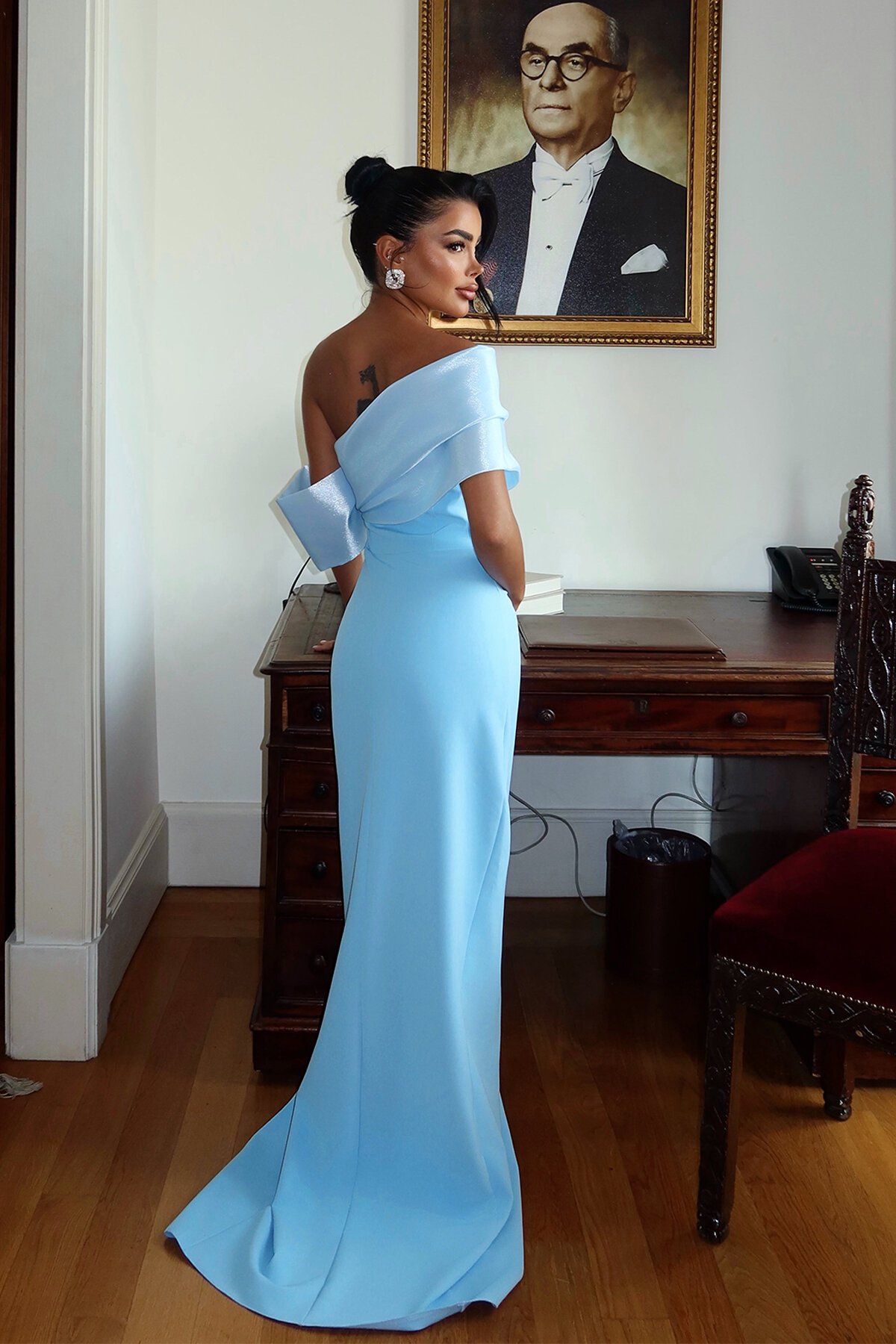 Kayık Yaka Yırtmaçlı Elbise - 1889