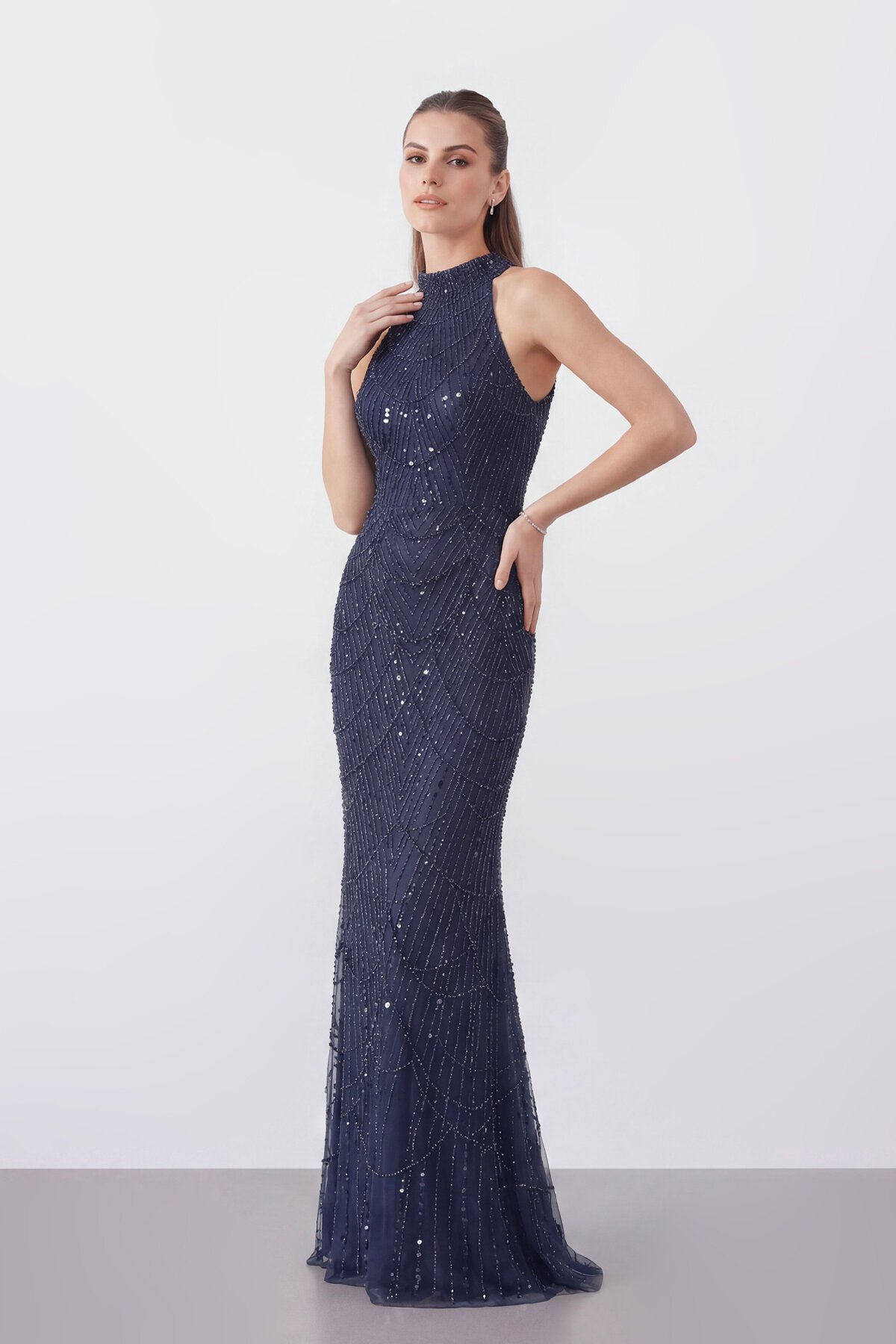 Tamamı İşlemeli Halter Yaka Uzun Abiye - 2137