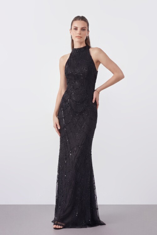 Tamamı İşlemeli Halter Yaka Uzun Abiye - 2137