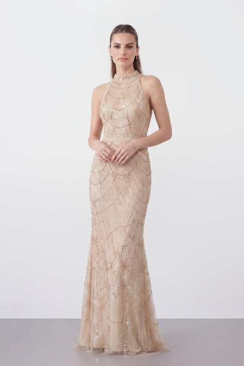 Tamamı İşlemeli Halter Yaka Uzun Abiye - 2137